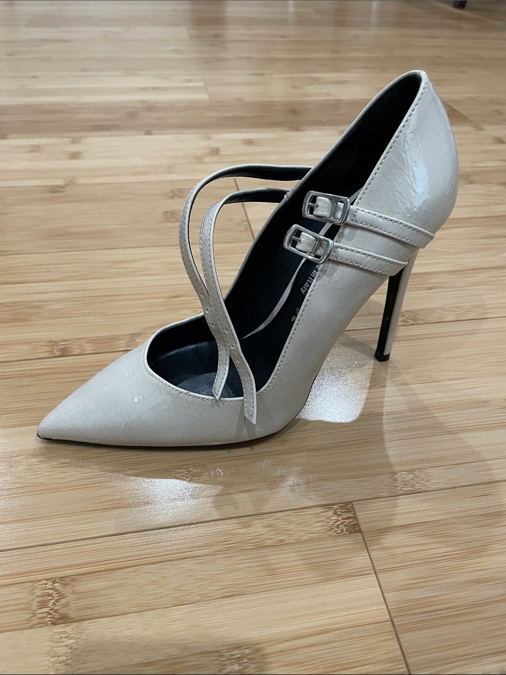 High heel beige pumps